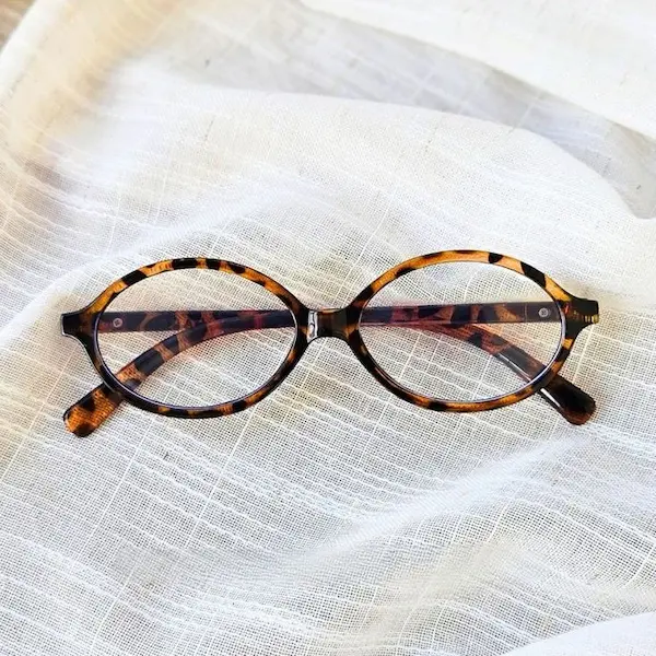 Lentes ovalados (oval glasses)