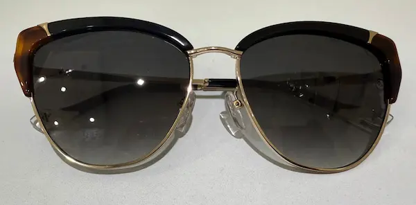 lentes de verano para mujer en Oversized bicolor con detalles metálicos