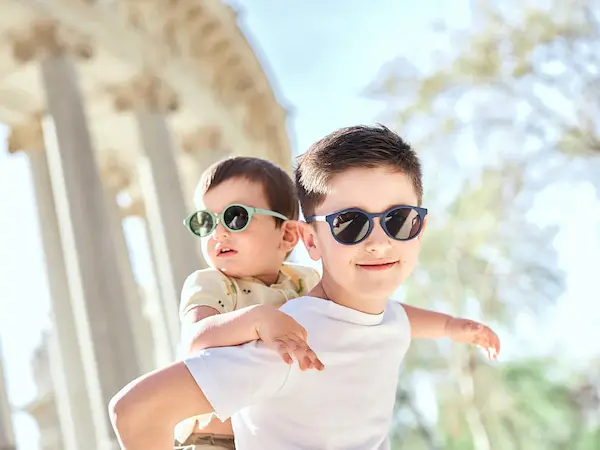 mantenimiento de los lentes de sol para niños