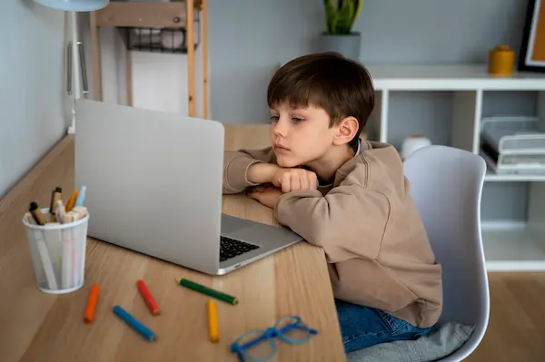 importancia del parpadeo para cuidar la salud visual infantil