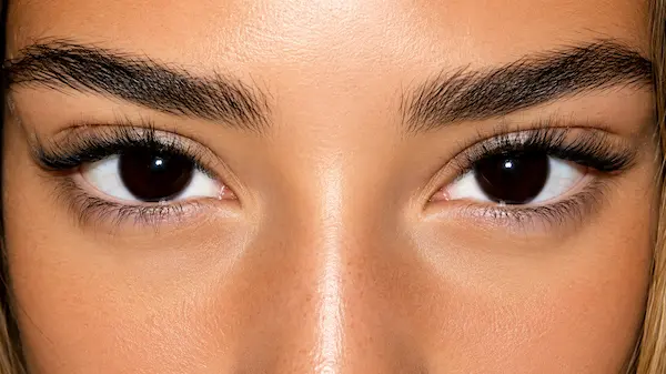 Ojos almendrados