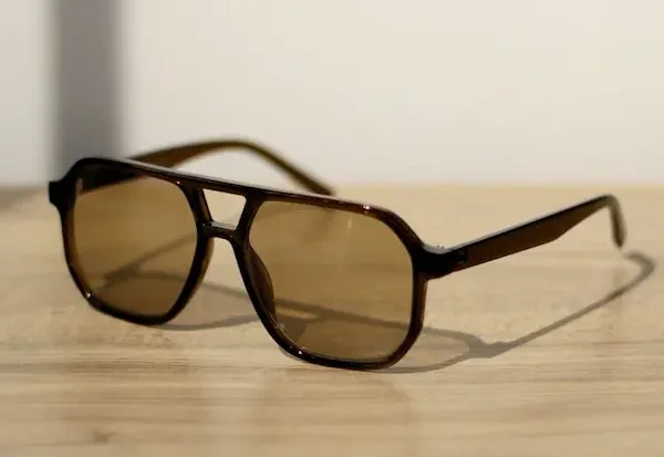 Estética vintage de los 70 y 80 en lentes en tendencia 2026
