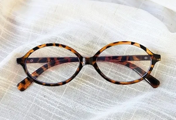 Lentes ovalados (oval glasses)