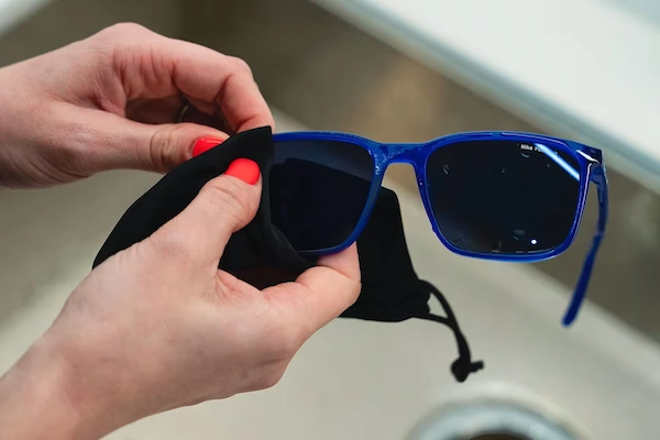 Cuidado de lentes de sol.